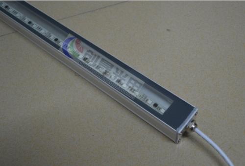 贴片式LED灯条 现代照明的灵活与高效之选